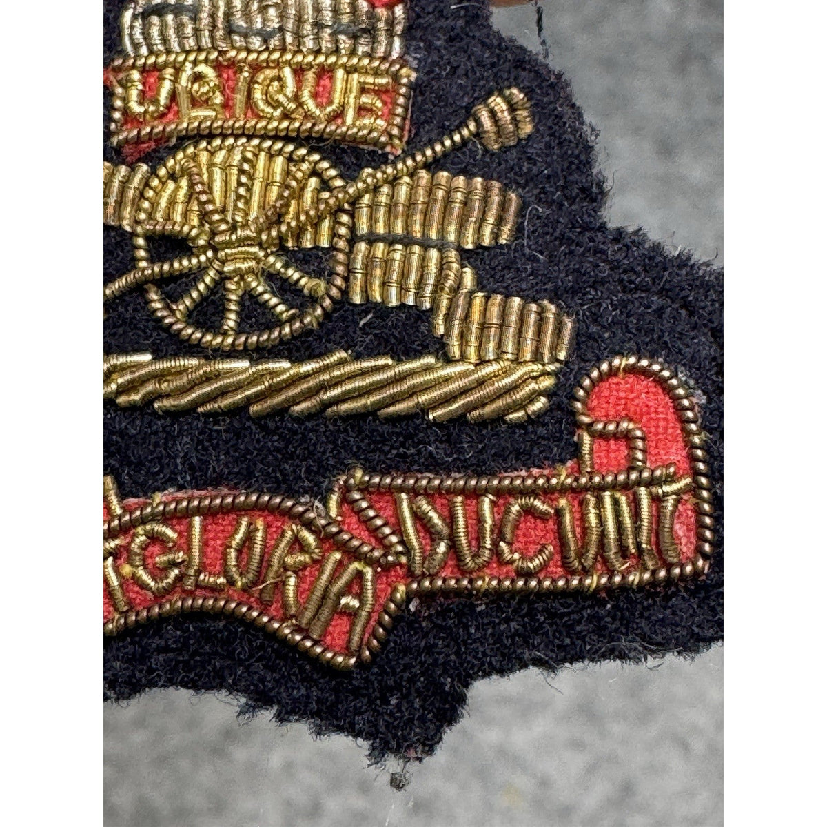 Vintage Royal Artillery Bullion Cap Badge British Army Queens Crown Gold Wire