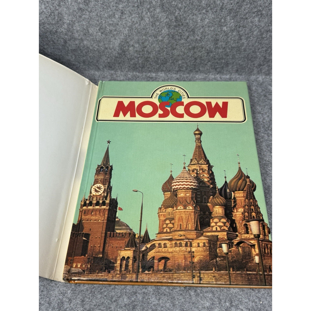 Moscow The World’s Cities Deana Levin 1978 1st Printing USSR Soviet Photo Book