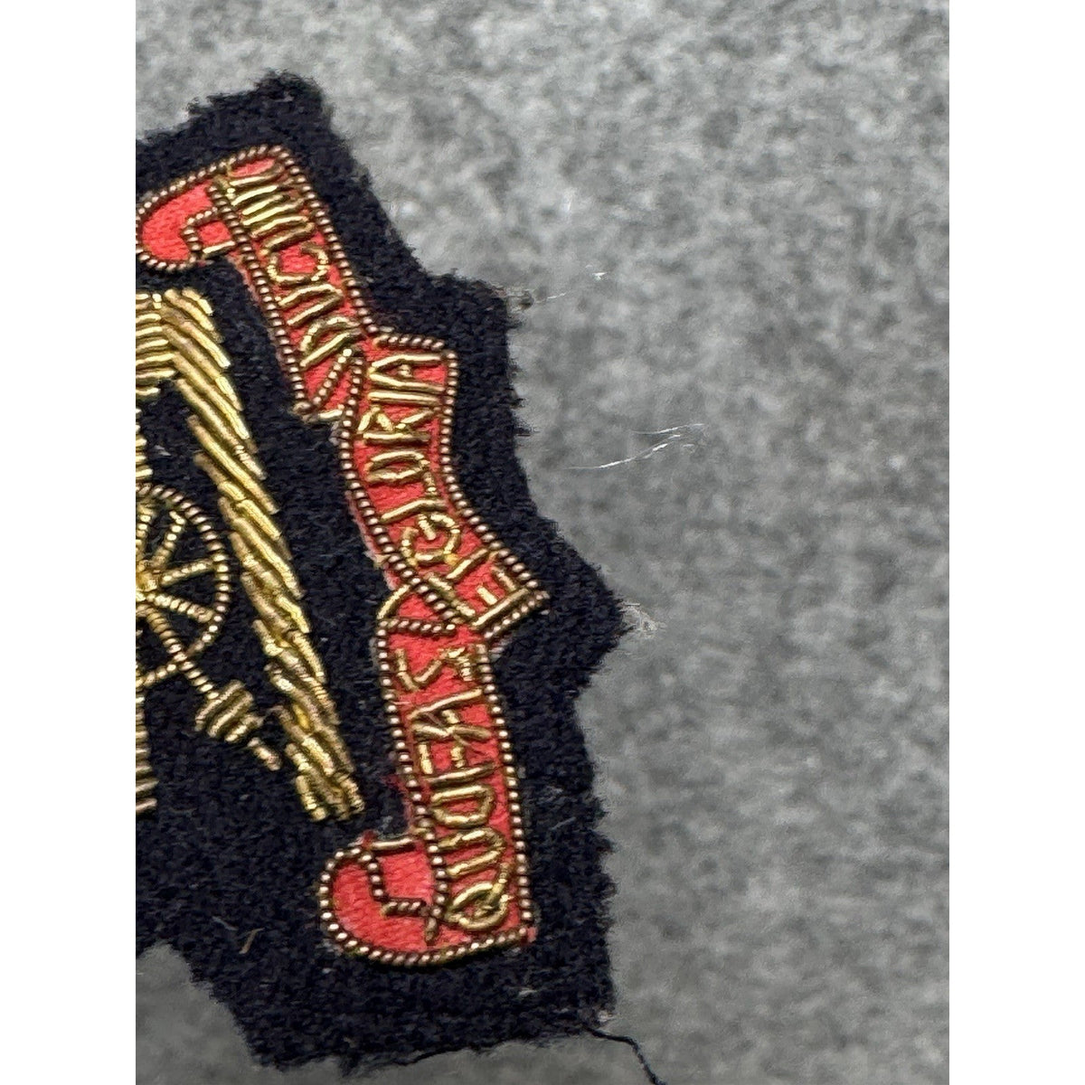 Vintage Royal Artillery Bullion Cap Badge British Army Queens Crown Gold Wire