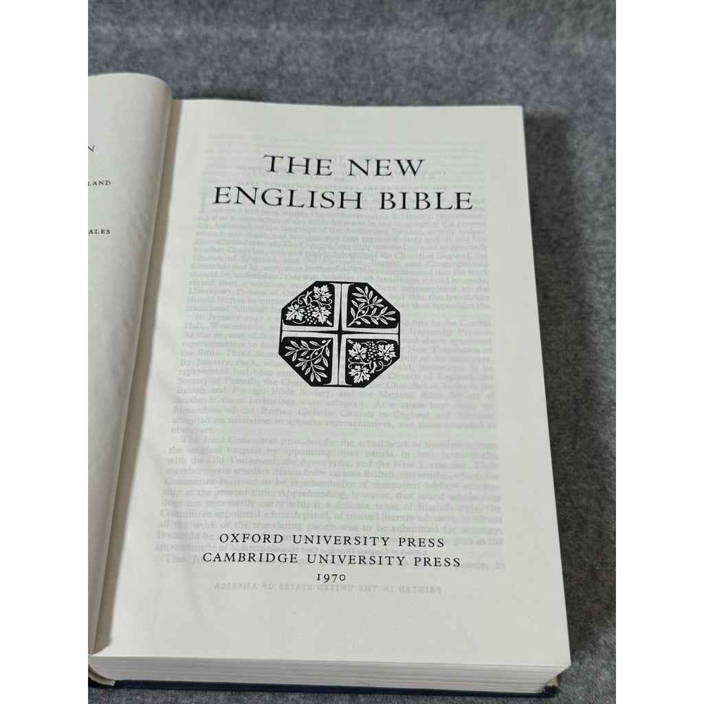 The New English Bible 1970 HC Dust Jacket Oxford Cambridge University Press