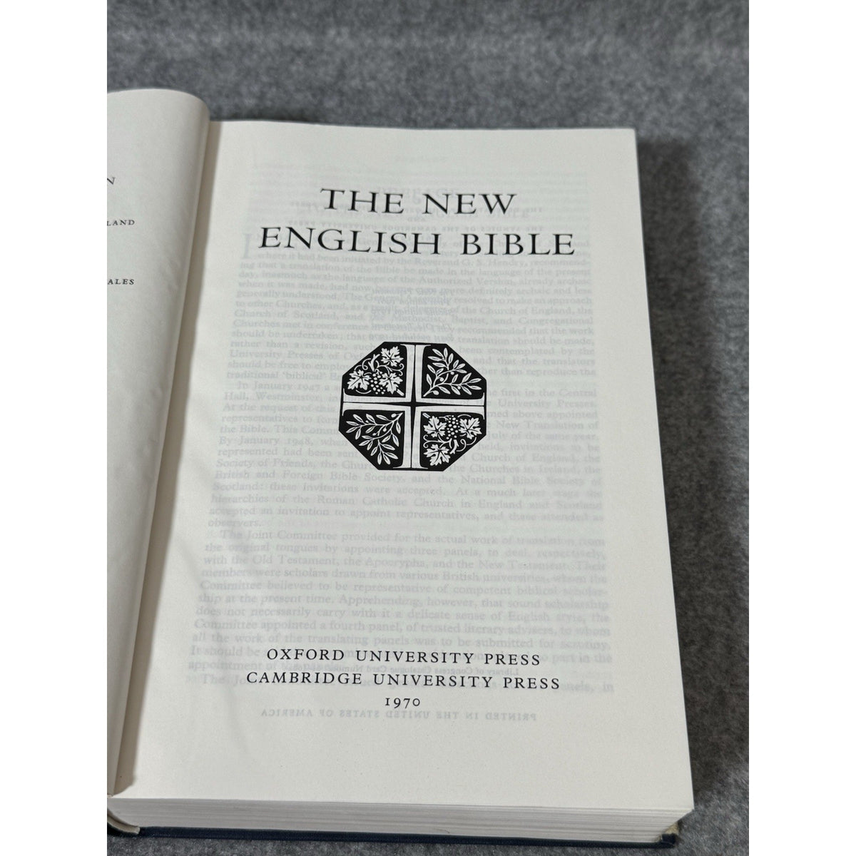 The New English Bible 1970 HC Dust Jacket Oxford Cambridge University Press