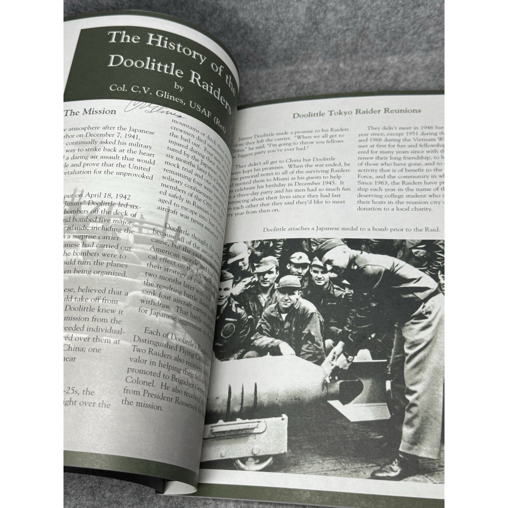 Doolittle Raiders 2002 60th Reunion Program Signed Charlie Duke Bower Thatcher
