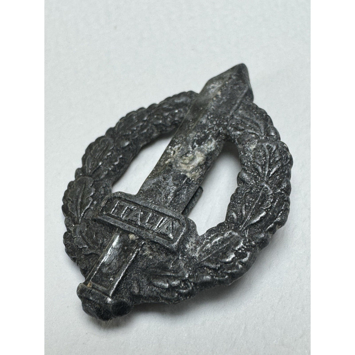 Italian RSI Italia Gladius Collar Badge Sword & Wreath Military Insignia