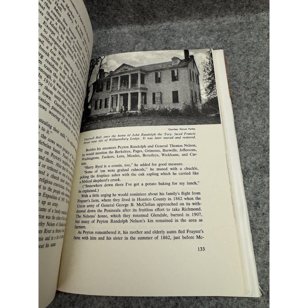 Cows on the Campus Williamsburg in Bygone Days Parke Rouse Jr 1973 HC DJ