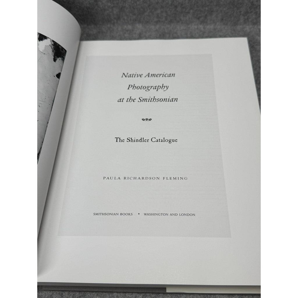 2003 Native American Photography at the Smithsonian Shindler First Edition DJ