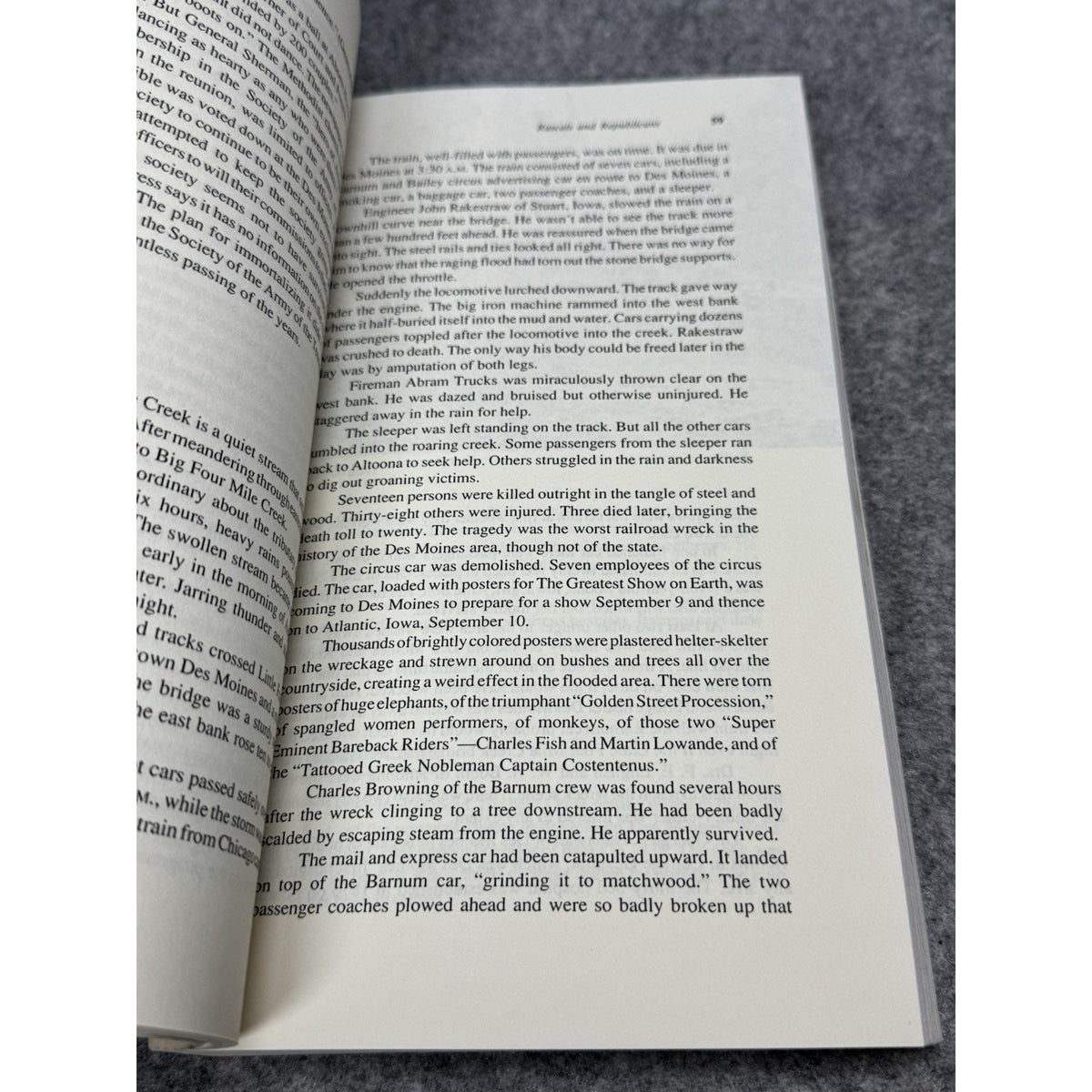 Looking in Windows George Mills 1991 First Edition Old Des Moines Iowa History