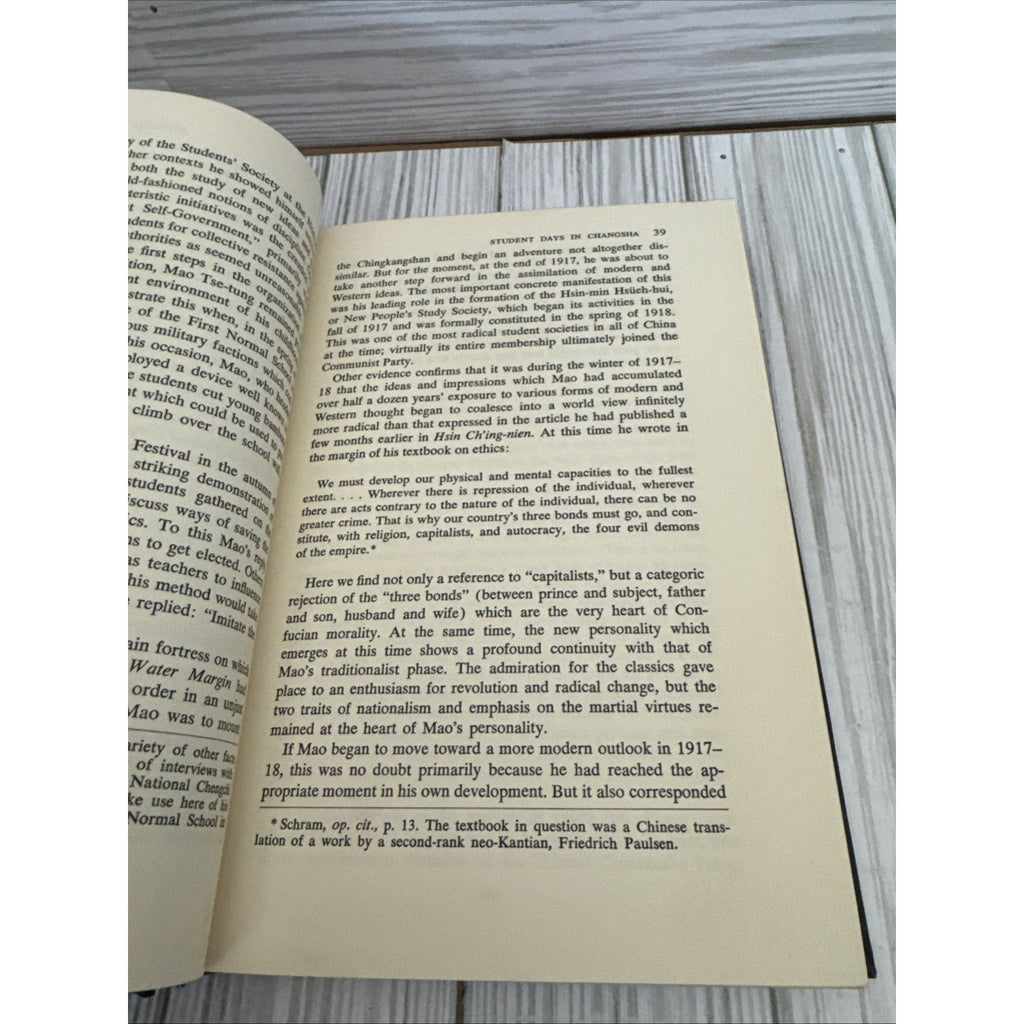Mao Tse-Tung by Stuart Schram HC 1966 First Printing China