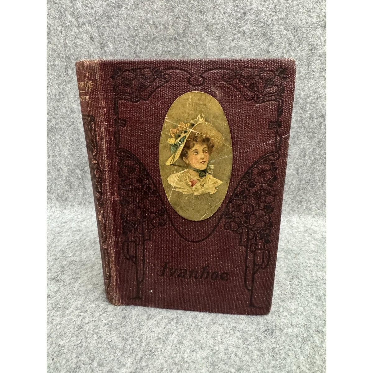 Antique Ivanhoe Sir Walter Scott Decorative Cloth Edition Illustrated