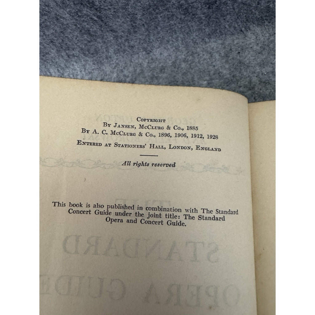 1928 The Standard Opera Guide George P Upton Felix Borowski HC Blue Ribbon