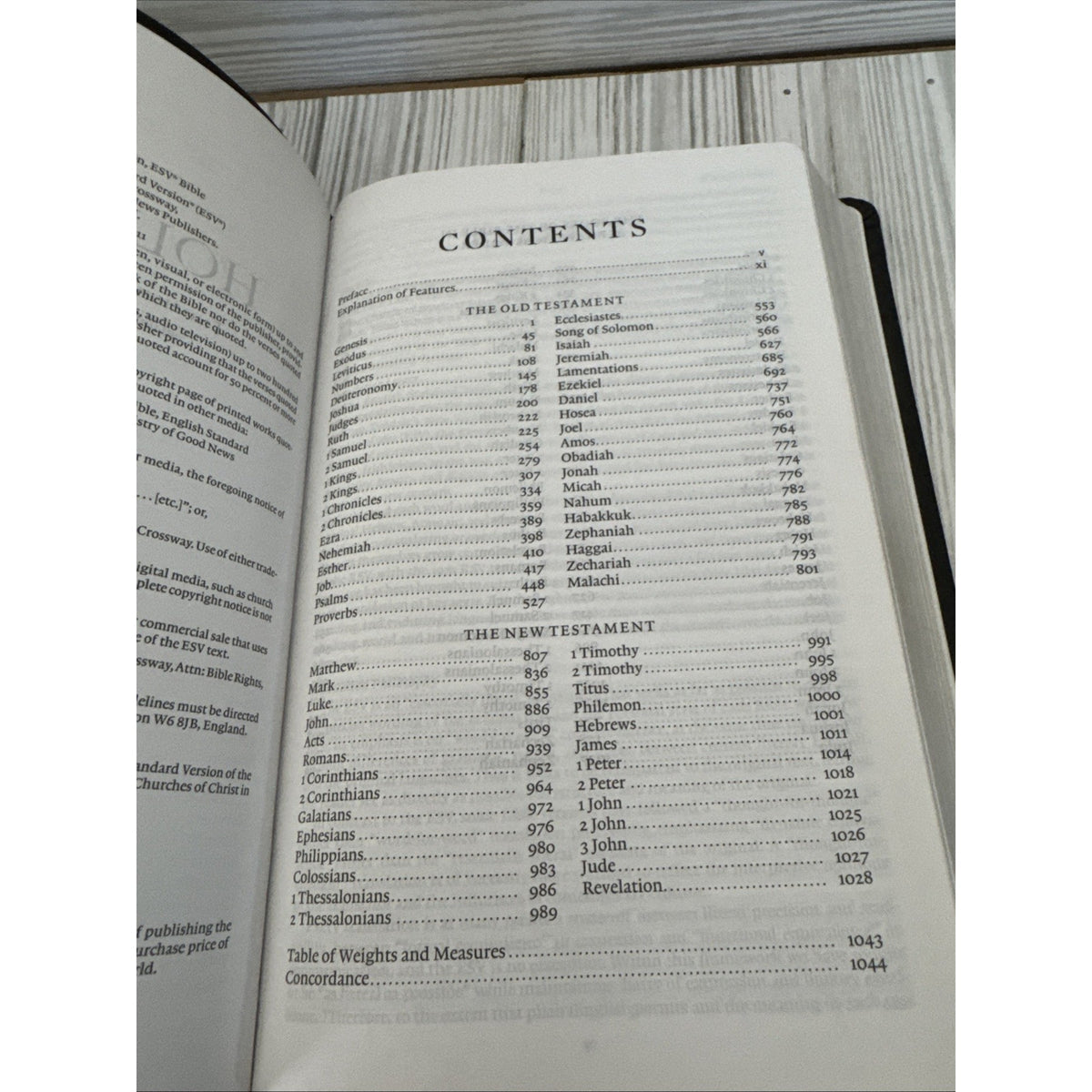 ESV Value Thinline Bible (TruTone, Charcoal, Celtic Cross Design) by Esv Bibles