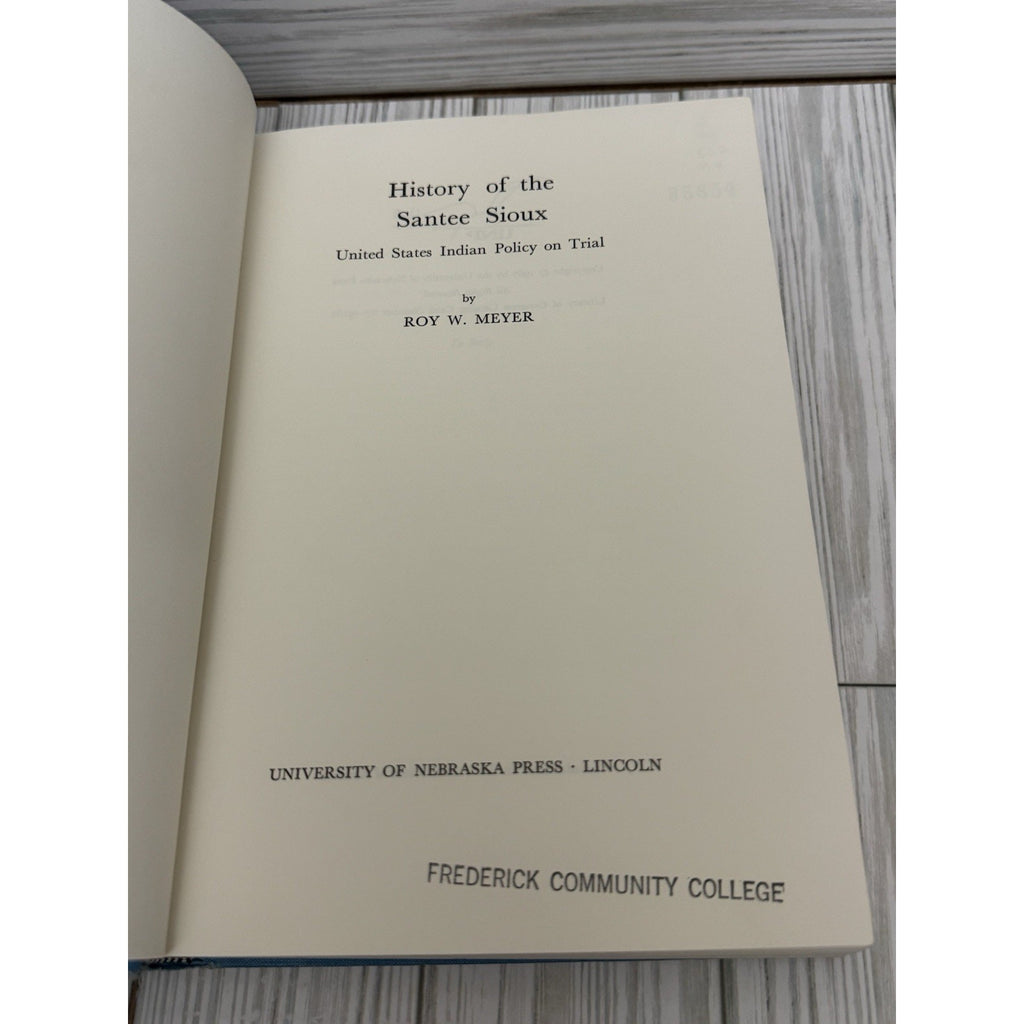 History of the Santee Sioux: US Indian Policy on Trial Book Meyer 1967