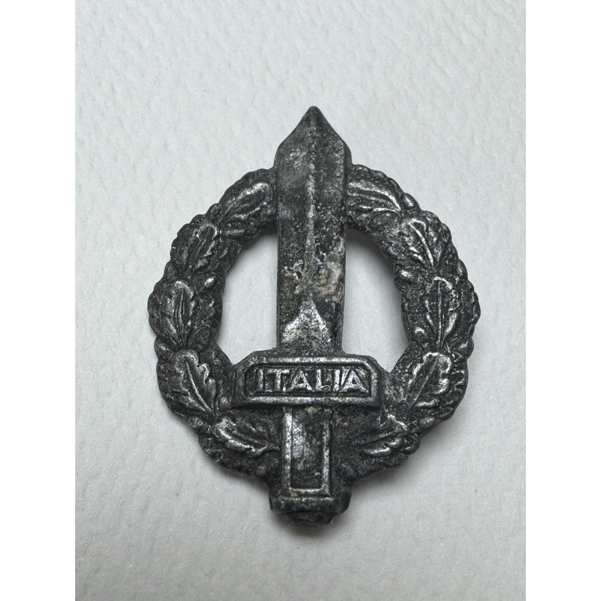 Italian RSI Italia Gladius Collar Badge Sword & Wreath Military Insignia