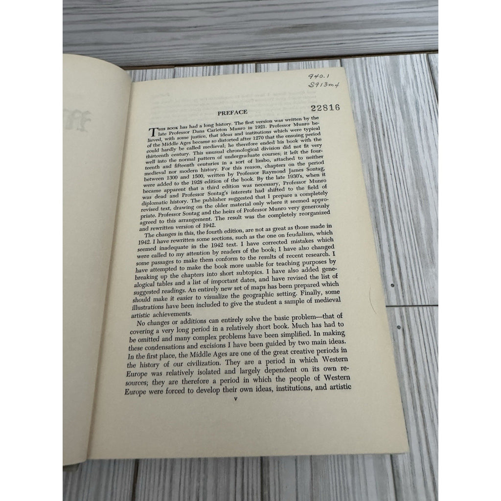 The Middle Ages 395 to 1500 Joseph R. Strayer Dana Munro 4th Edition 1959 Book