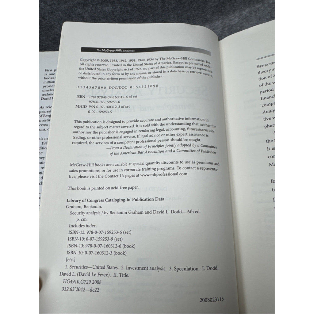 Security Analysis: Sixth Edition, Foreword by Warren Buffett by David Dodd...