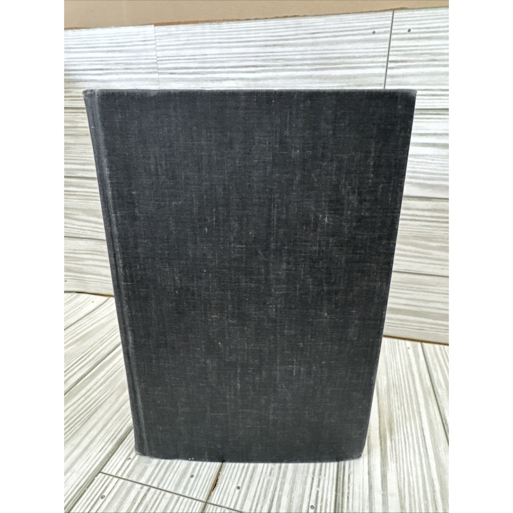 Mao Tse-Tung by Stuart Schram HC 1966 First Printing China