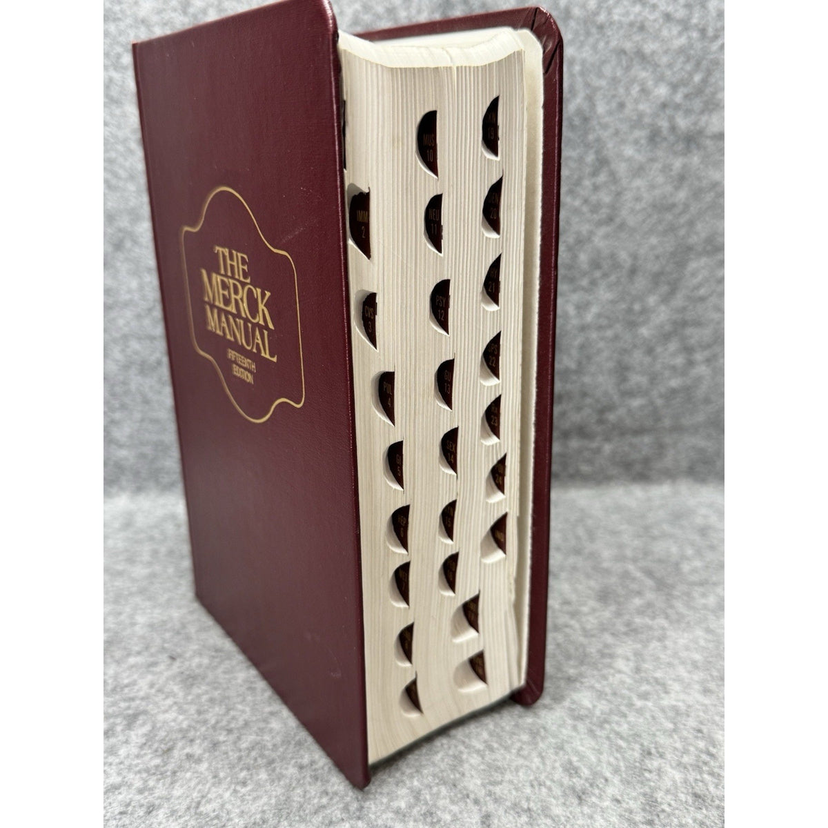 The Merck Manual Diagnosis Therapy 15th Edition 1987 First Printing Medical