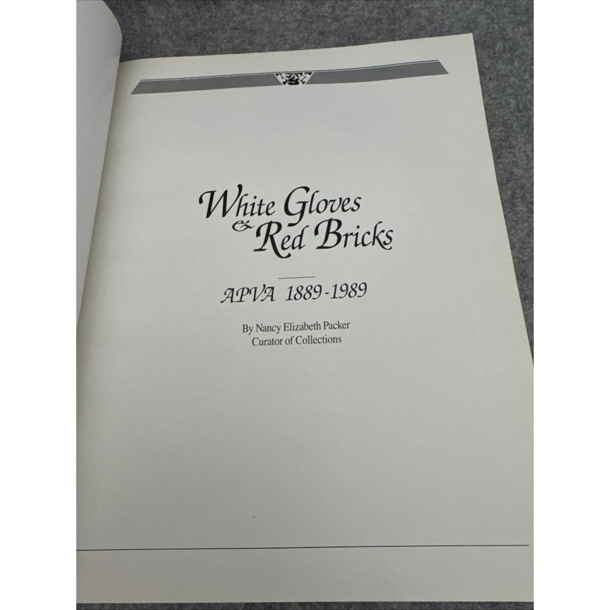 White Gloves and Red Bricks : Apva, 1889-1989 Nancy Elizabeth Packer, Curator