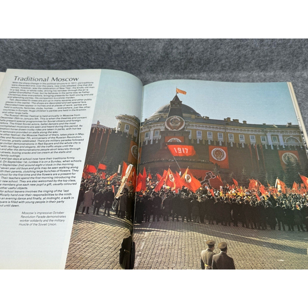 Moscow The World’s Cities Deana Levin 1978 1st Printing USSR Soviet Photo Book