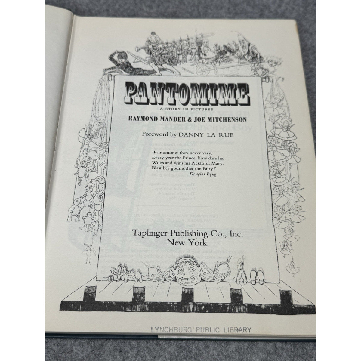 1973 Pantomime A Story in Pictures Mander Mitchenson First US Edition HC DJ