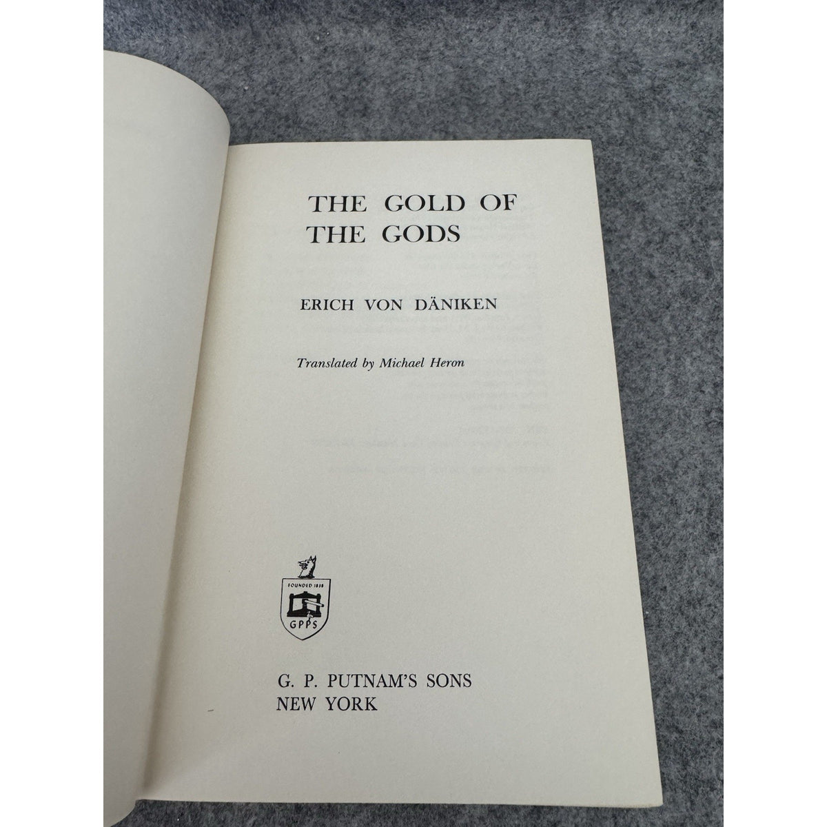 1973 The Gold of the Gods Erich Von Daniken First American Edition HC DJ
