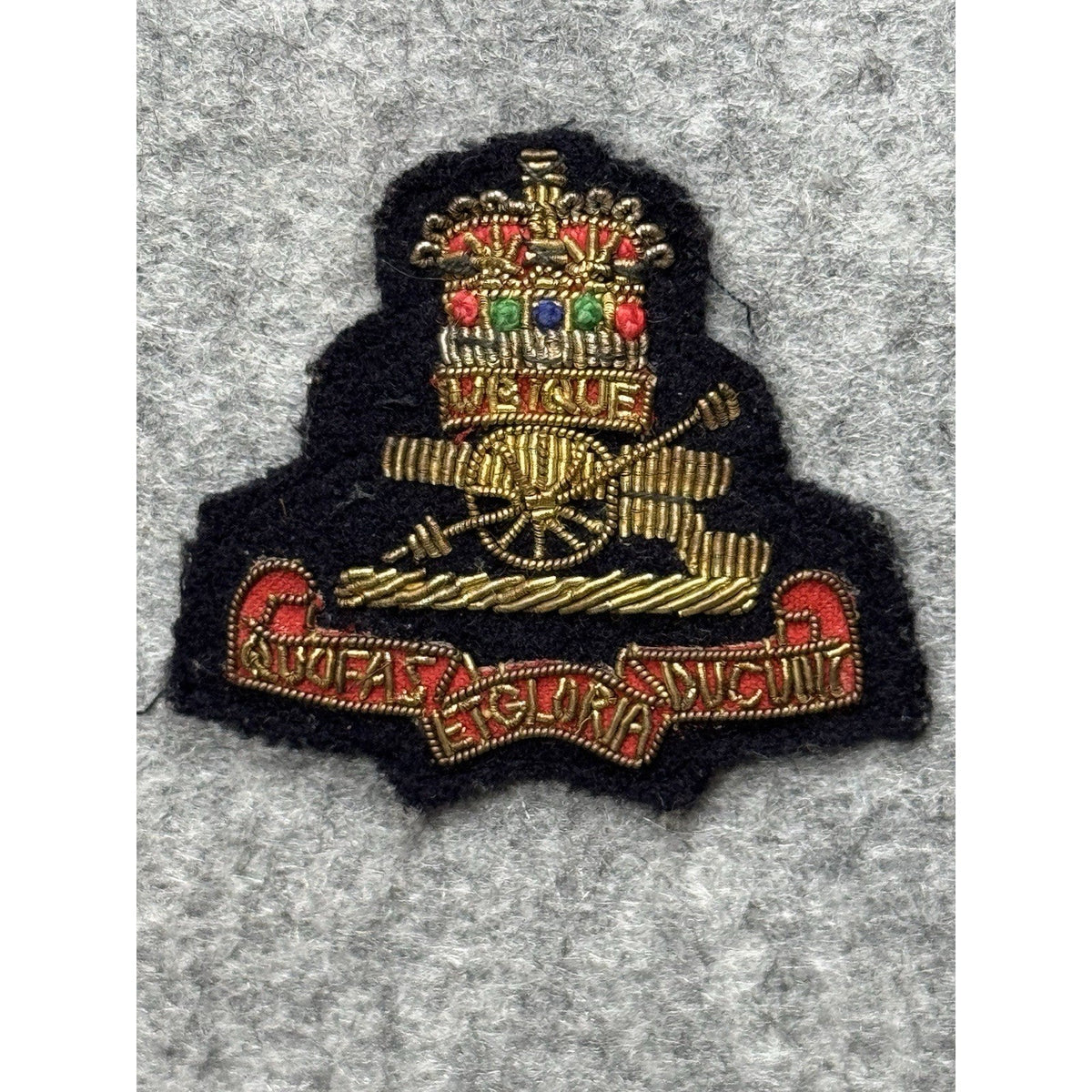 Vintage Royal Artillery Bullion Cap Badge British Army Queens Crown Gold Wire