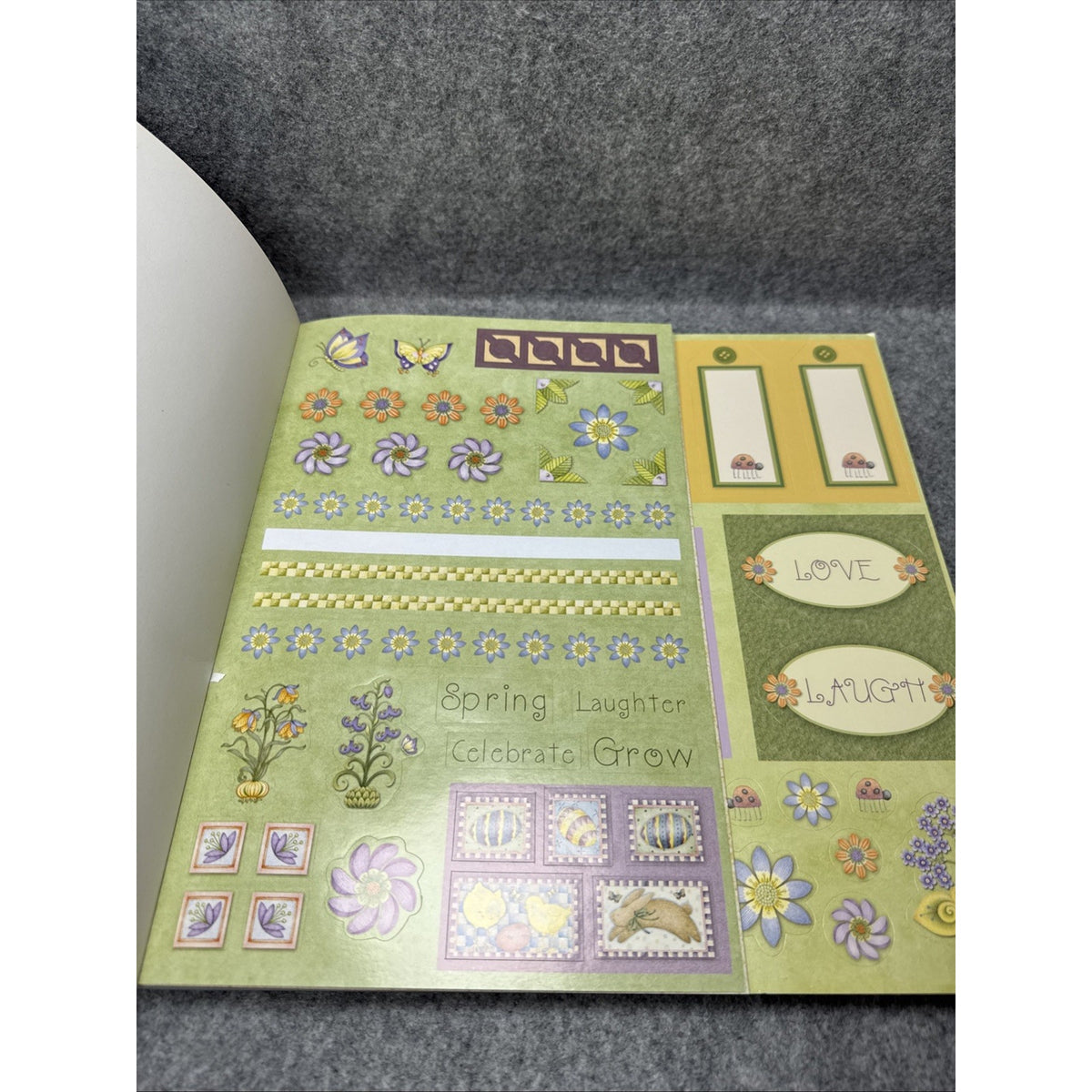 Debbie Mumm's Deluxe Scrapbooking Kit “Four Seasons” Paper & Embellishments