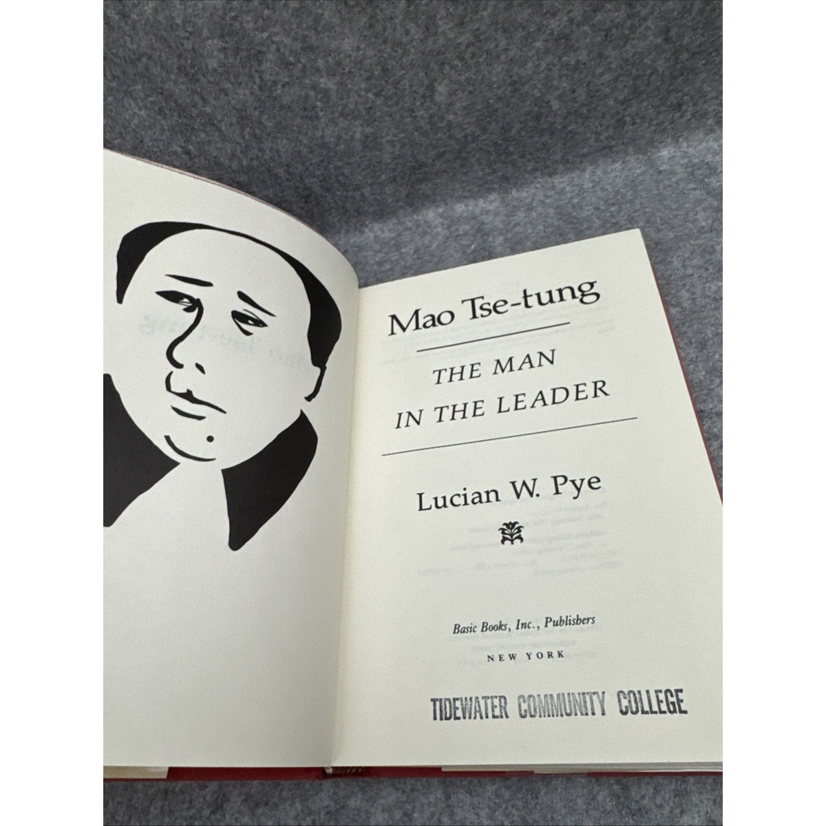 Mao Tse-Tung : The Man in the Leader Hardcover Lucian W. Pye