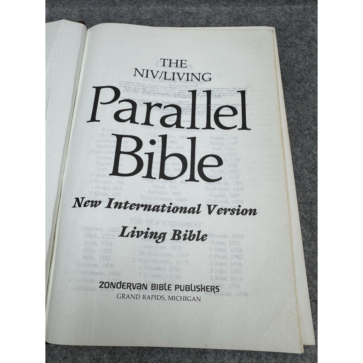 NIV Living Parallel Bible First Printing 1982 Zondervan Hardcover