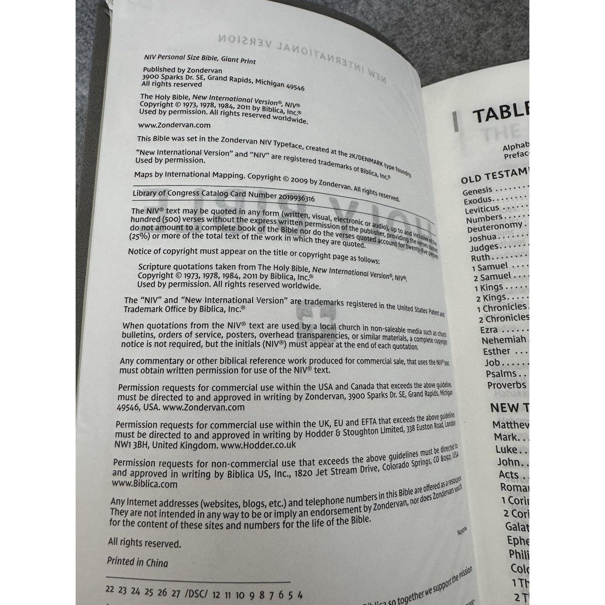 NIV Personal Size Giant Print Bible Gray Leathersoft Zondervan 2022