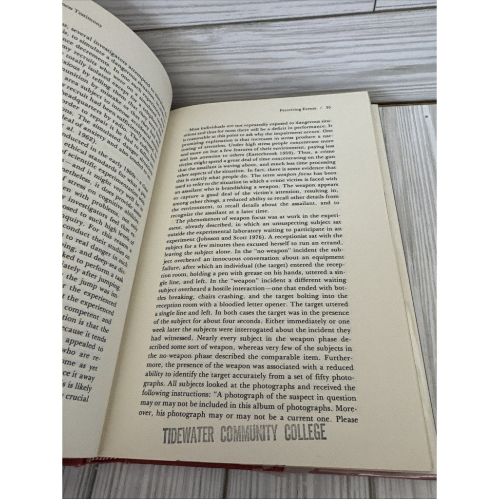 EYEWITNESS TESTIMONY: WITH A NEW PREFACE BY THE AUTHOR By Elizabeth F. Loftus