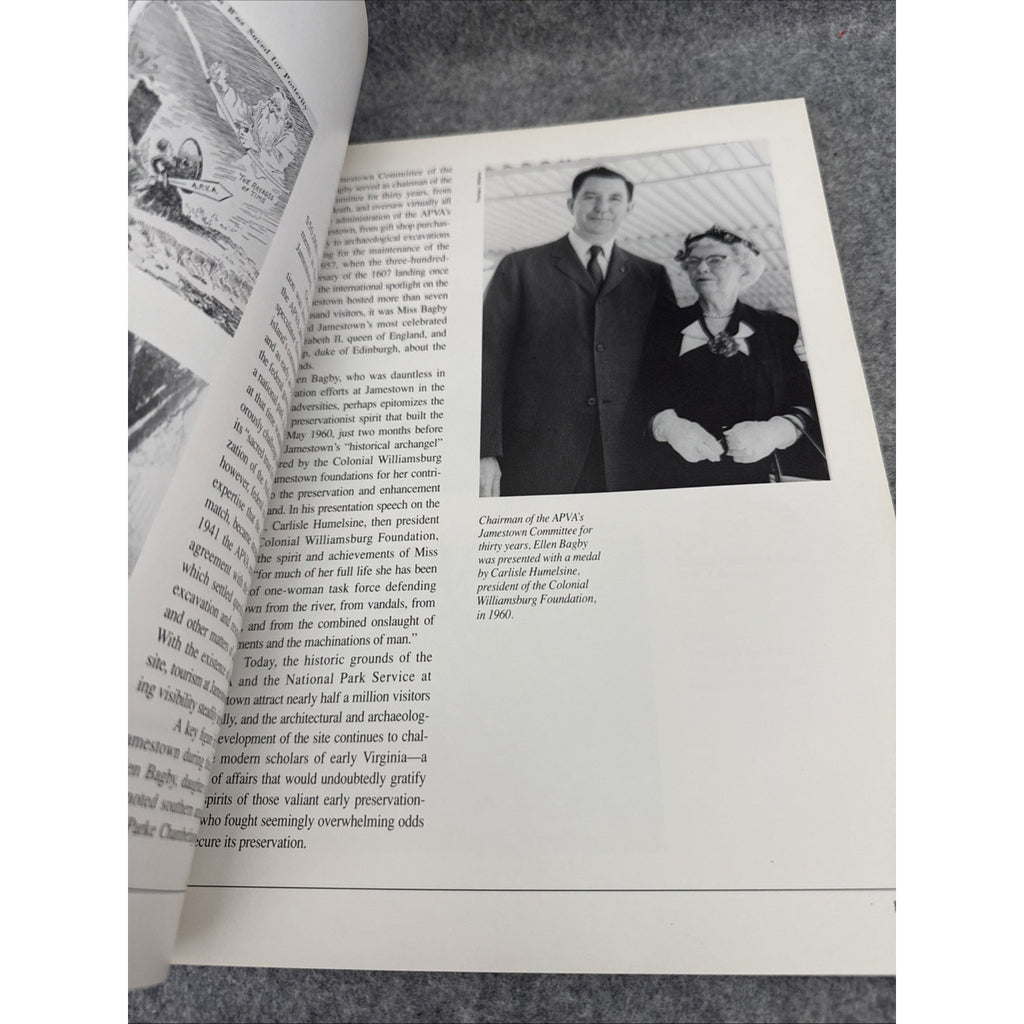 White Gloves and Red Bricks : Apva, 1889-1989 Nancy Elizabeth Packer, Curator