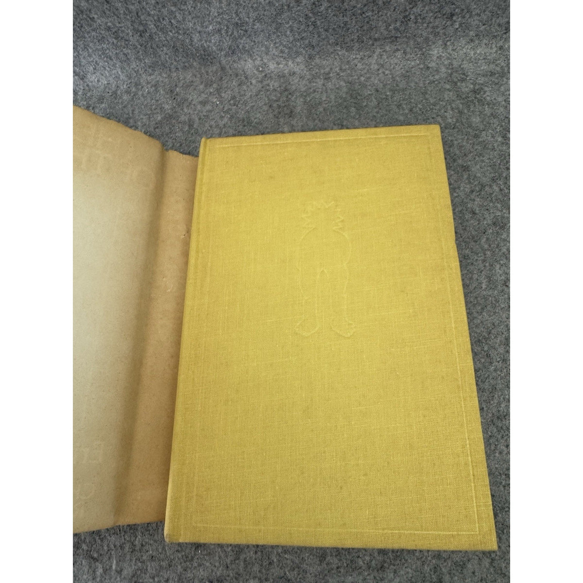 1973 The Gold of the Gods Erich Von Daniken First American Edition HC DJ