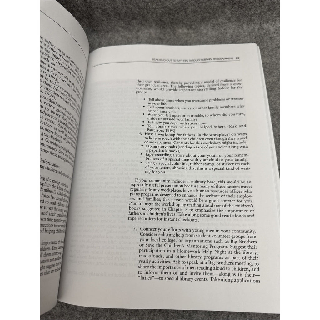 How-To-Do-It Manuals Ser.: Connecting Fathers, Children, and Reading : A...
