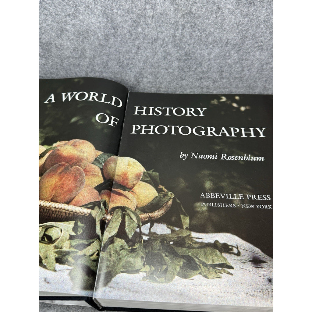 A World History of Photography Naomi Rosenblum 1984 Hardcover DJ Illustrated
