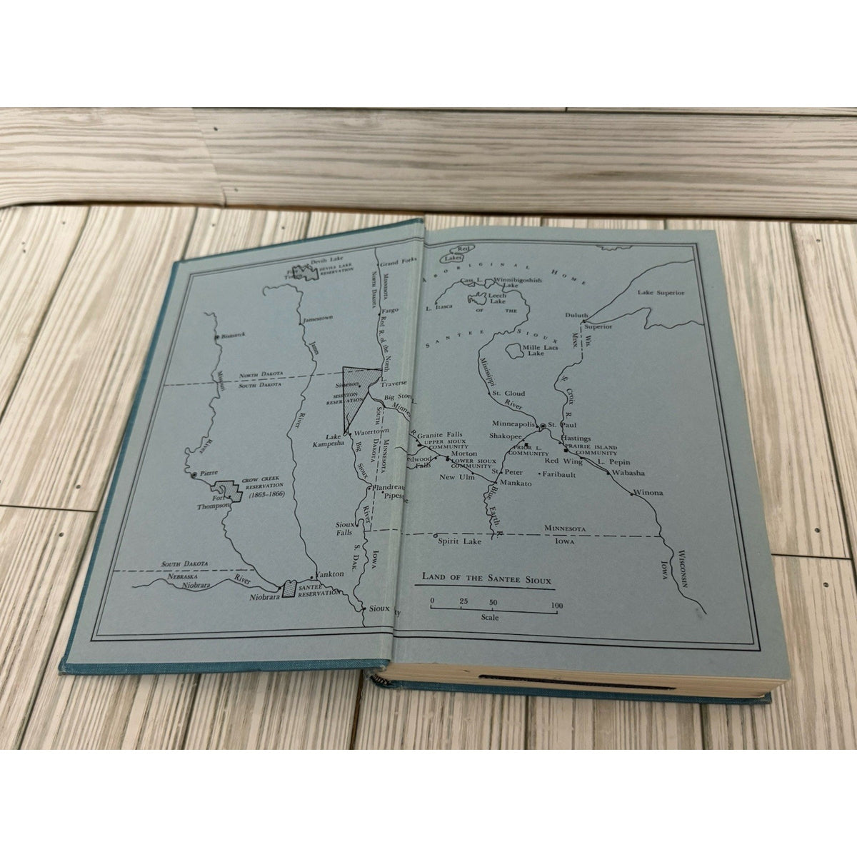 History of the Santee Sioux: US Indian Policy on Trial Book Meyer 1967