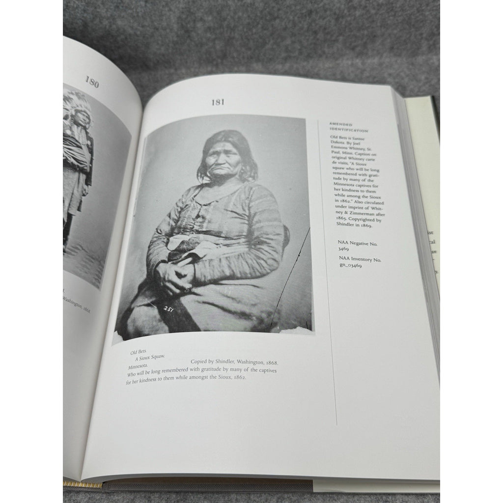 2003 Native American Photography at the Smithsonian Shindler First Edition DJ