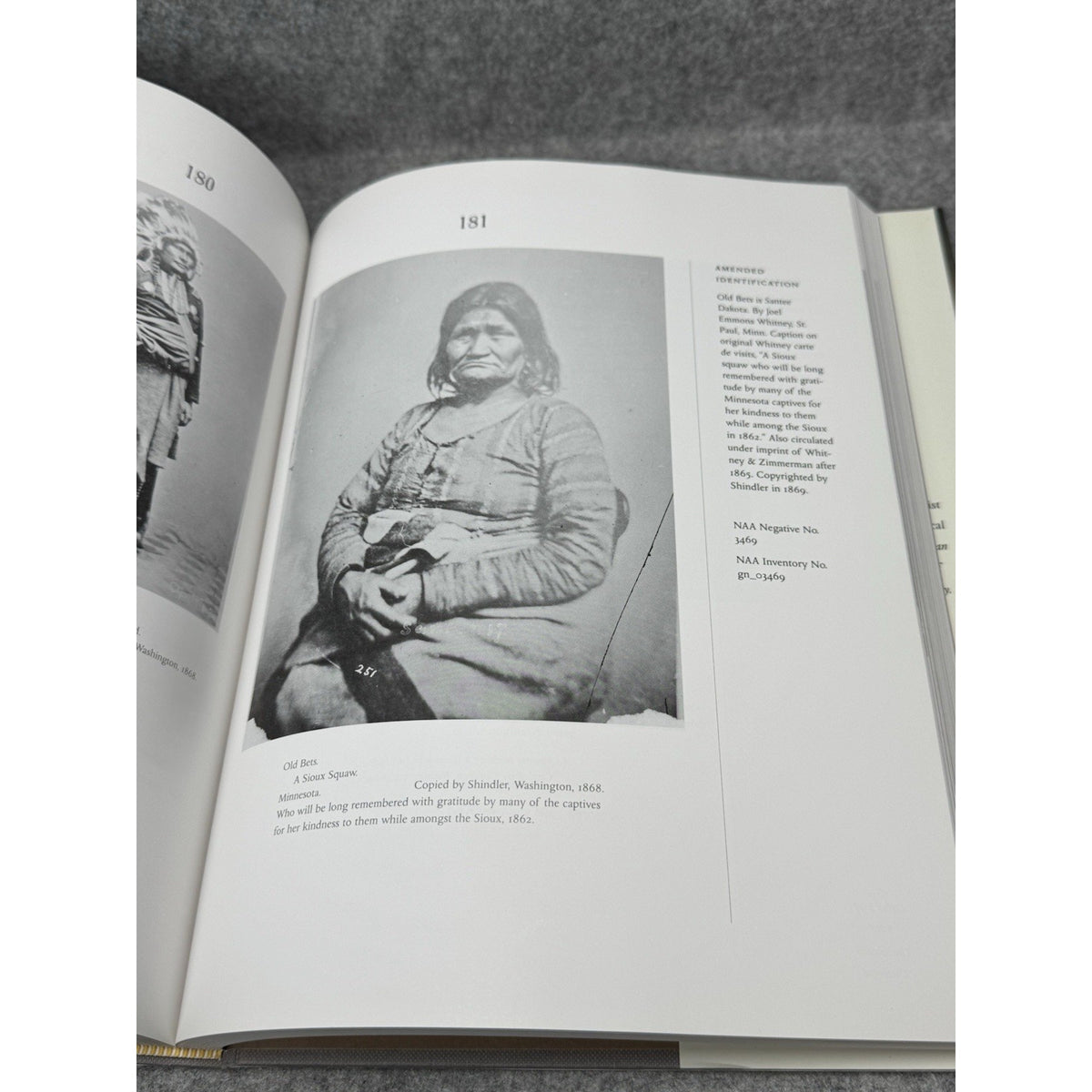 2003 Native American Photography at the Smithsonian Shindler First Edition DJ