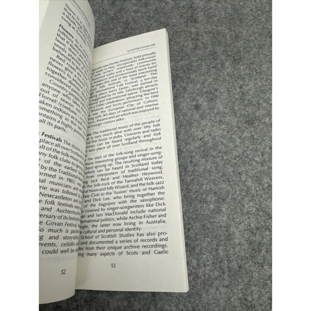 Scottish Folklore (Chamber Mini G... by Williams, Isobel E. Paperback / softback
