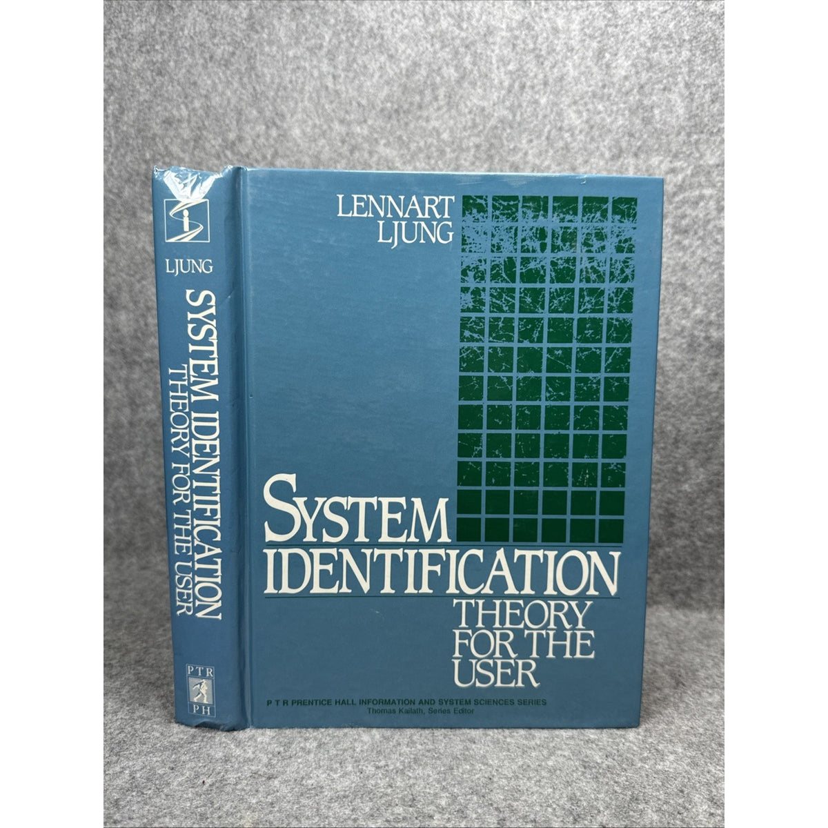 Prentice-Hall Information and System Sciences Ser.: System Identification :...