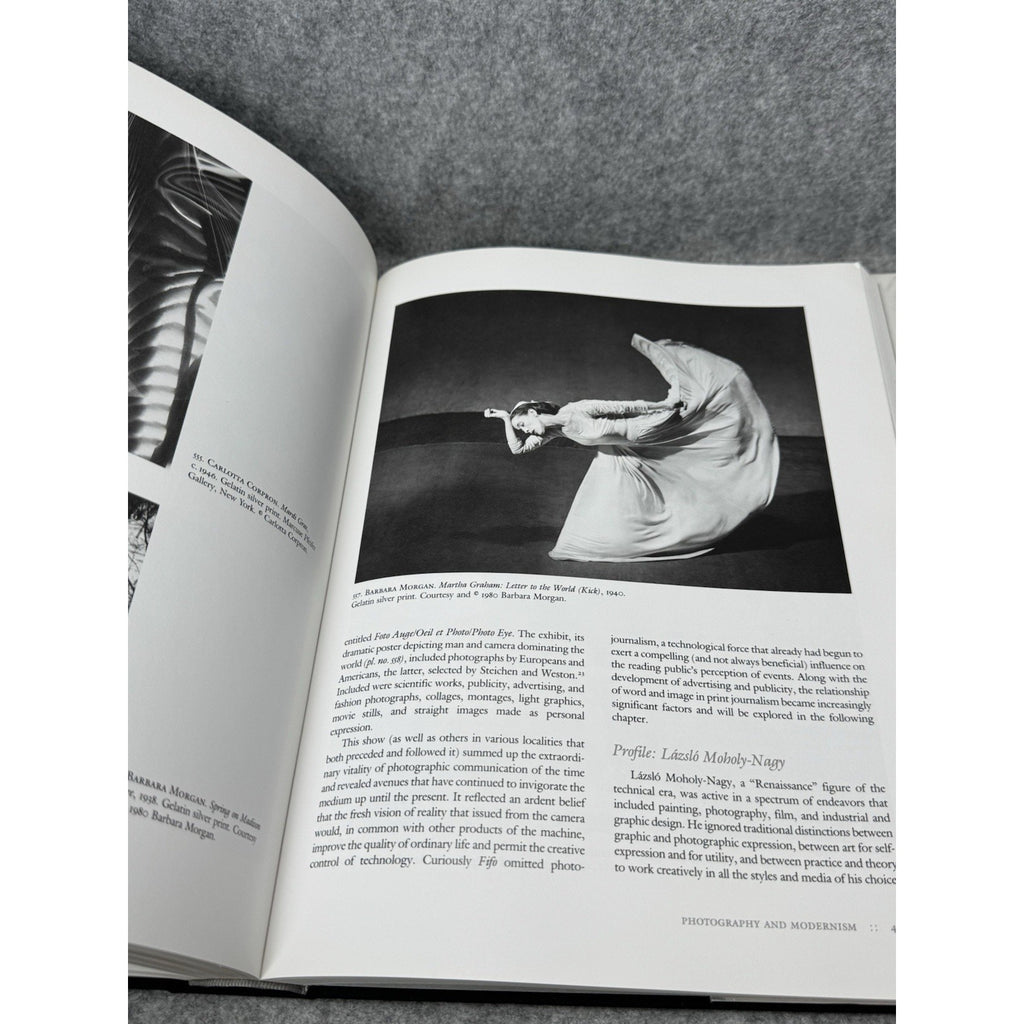 A World History of Photography Naomi Rosenblum 1984 Hardcover DJ Illustrated