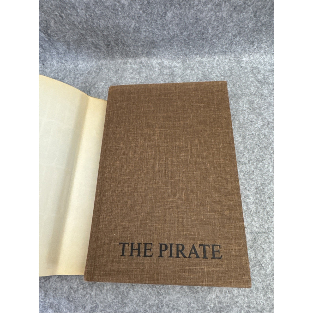 THE PIRATE by Harold Robbins 1974 HC/DJ 1st Edition 1st Printing + Cover