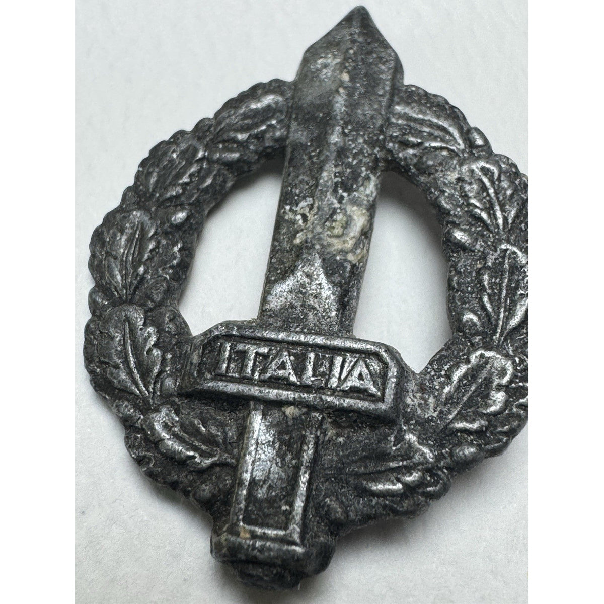 Italian RSI Italia Gladius Collar Badge Sword & Wreath Military Insignia