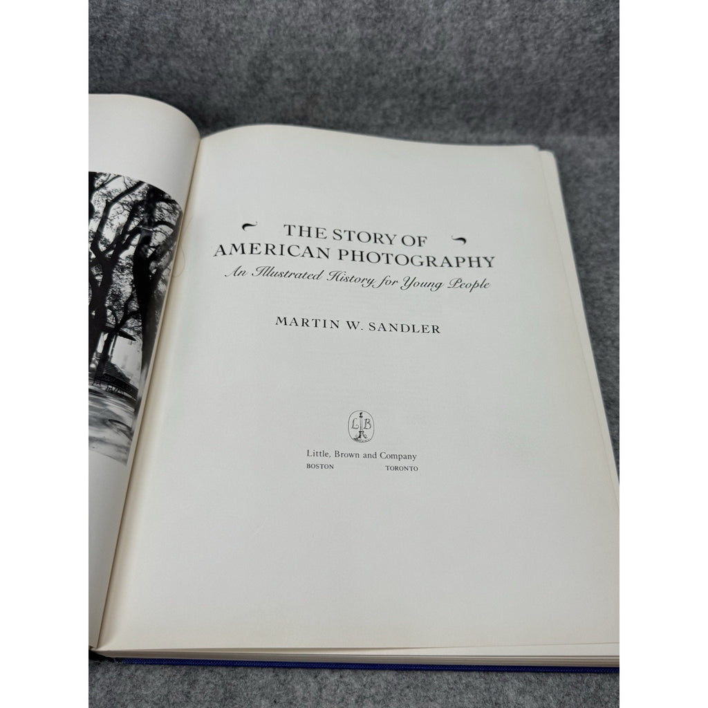 1979 The Story of American Photography Martin Sandler First Edition HC DJ