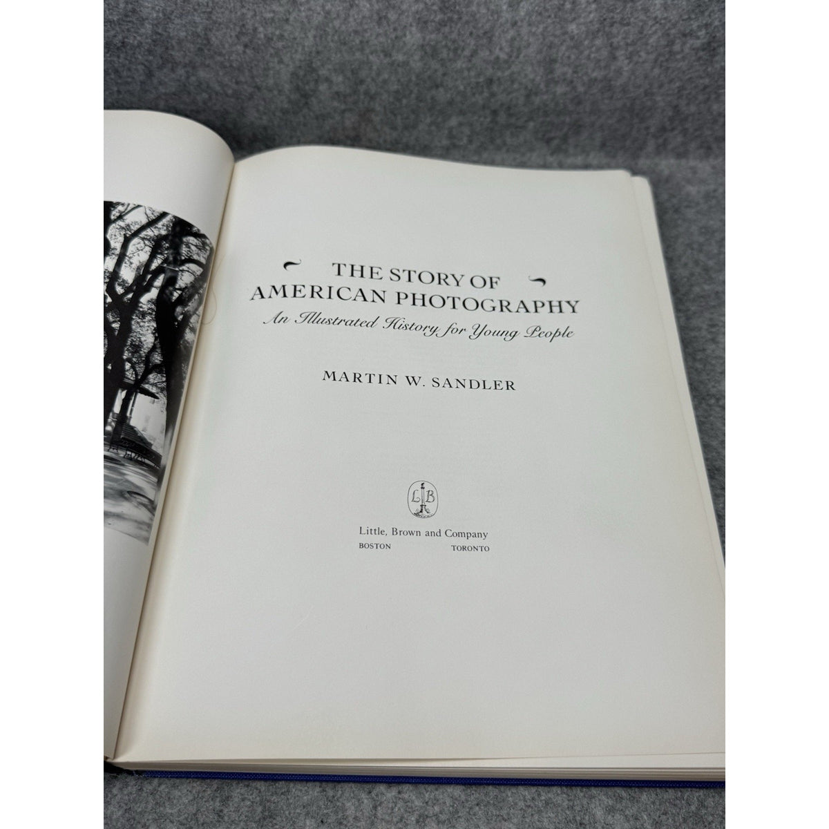 1979 The Story of American Photography Martin Sandler First Edition HC DJ