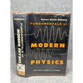 Fundamentals of Modern Physics Robert Eisberg 1966 6th Printing HC DJ