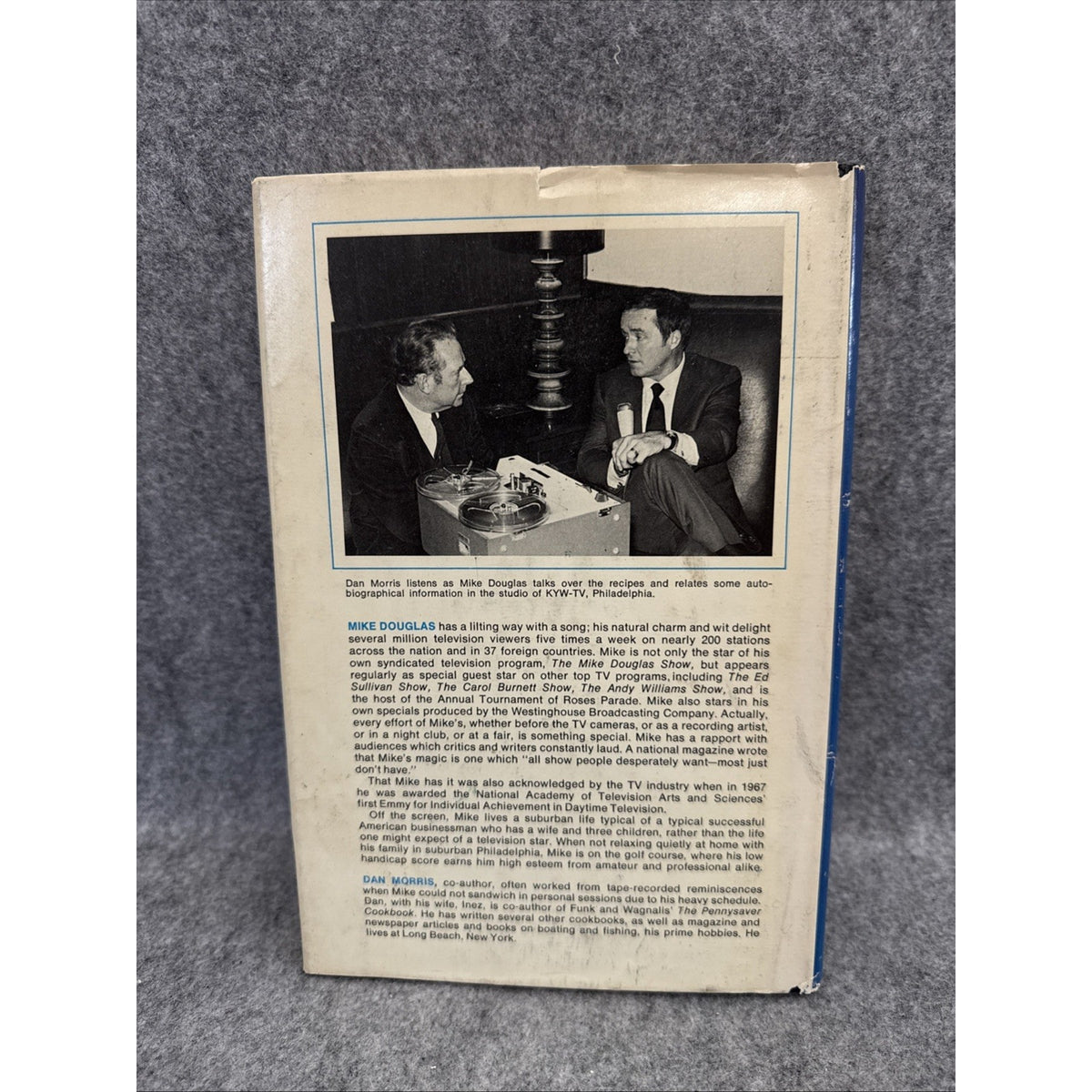 The Mike Douglas Cookbook Vintage 1st Ed., 1st Print 1969 TV Show HC/DJ