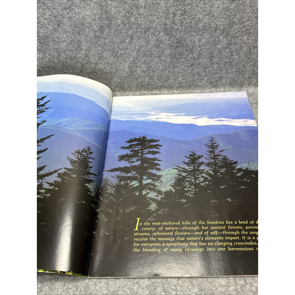 Great Smoky Mountains : The Story Behind the Scenery by Rita Cantu (1979, Trade