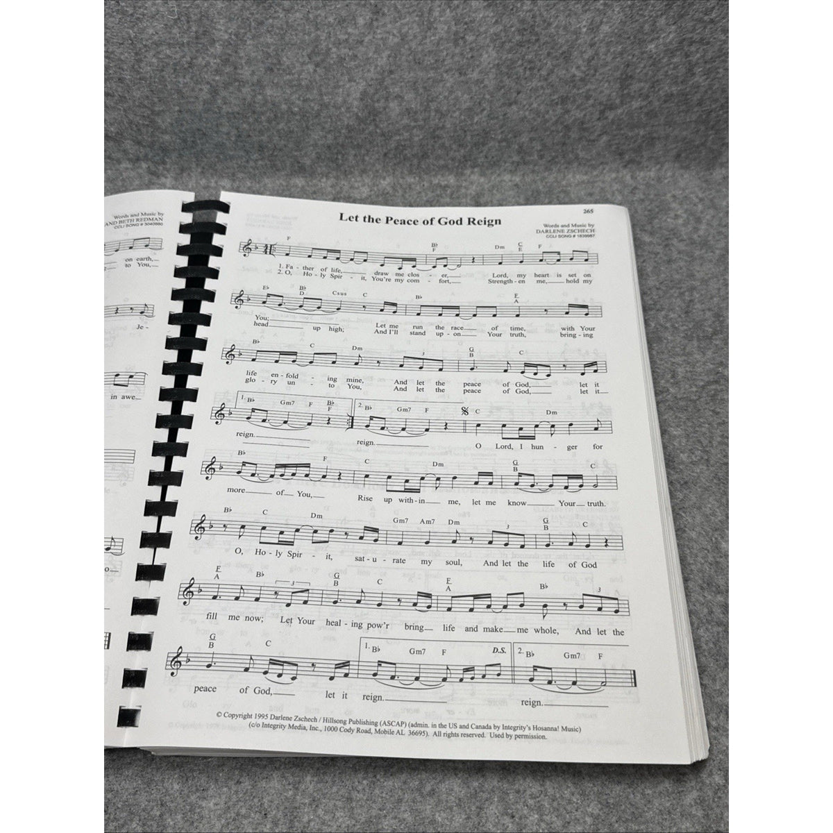 The Praise and Worship Fake Book 500 Songs Leader Band Soloist CCLI Chords Chart