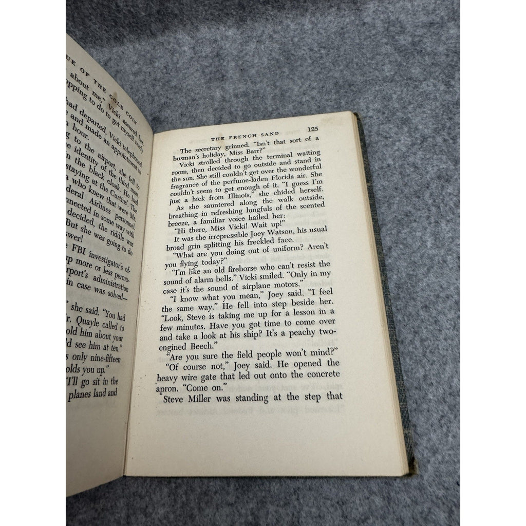 The Clue of the Gold Coin Helen Wells 1958 Vicki Barr Hardcover