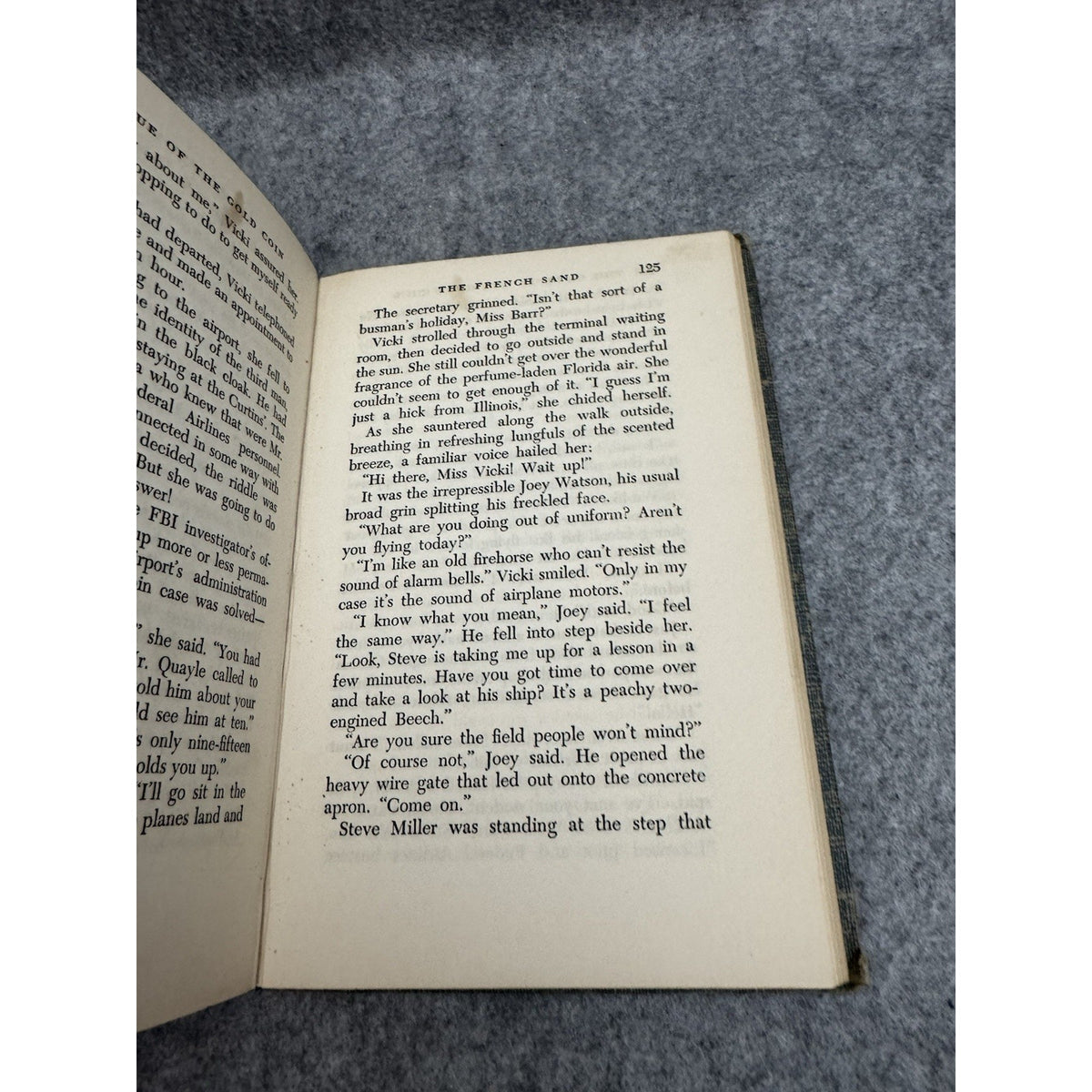 The Clue of the Gold Coin Helen Wells 1958 Vicki Barr Hardcover